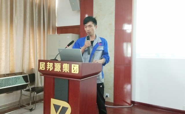 公司韓貽波經(jīng)理分享銷售談判基礎(chǔ)與技巧,提出抓住時(shí)機(jī),體貼顧客,隨時(shí)準(zhǔn)備滿足顧客甚至準(zhǔn)顧客的需要。 公司韓貽波經(jīng)理分享銷售談判基礎(chǔ)與技巧,提出抓住時(shí)機(jī),體貼顧客,隨時(shí)準(zhǔn)備滿足顧客甚至準(zhǔn)顧客的需要。